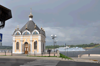 Ярославская область, город Рыбинск. Никольская часовня на берегу Волги.
