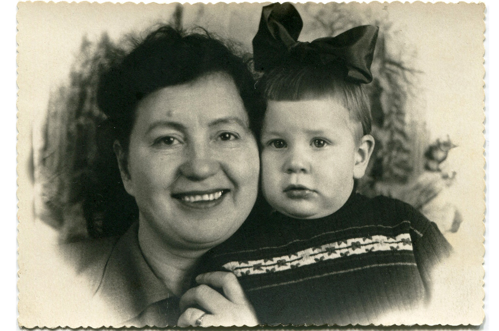 Нина Петровна Никитина с дочерью Любой.