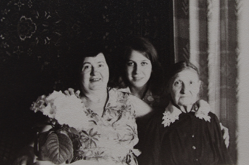 Екатерина Николаевна Куприянова (Агафонова), Нина и Люба.